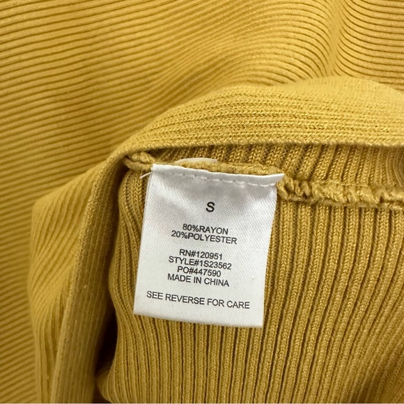 Cropped Ribbed Sweater Top - Picture 5 of 5